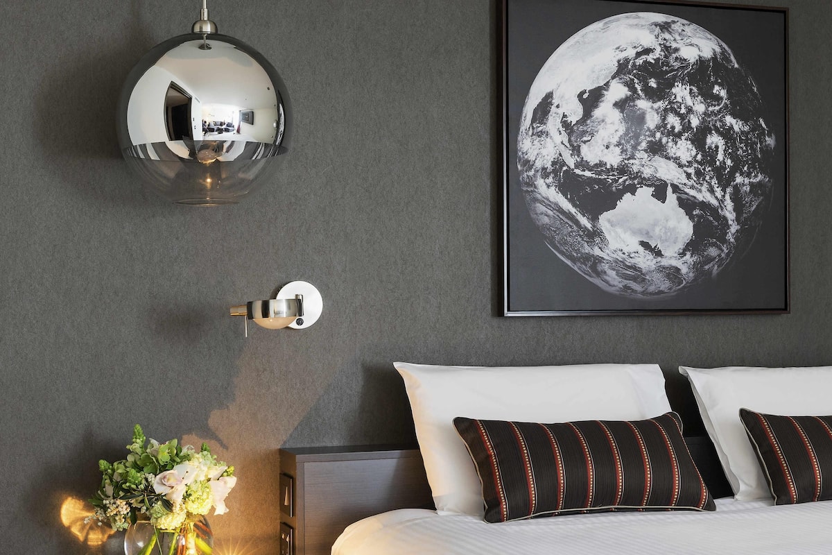 1 bedroom, premium bedding, minibar, in-room safe
