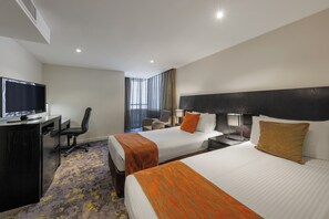 Kamar Klasik | Seprai premium, meja kerja, tirai kedap cahaya, dan setrika/meja setrika