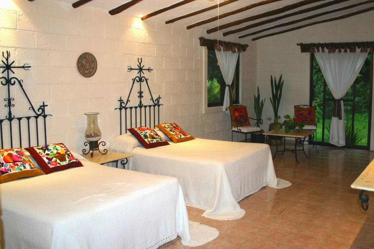 suite (master) | bed sheets, alarm clocks