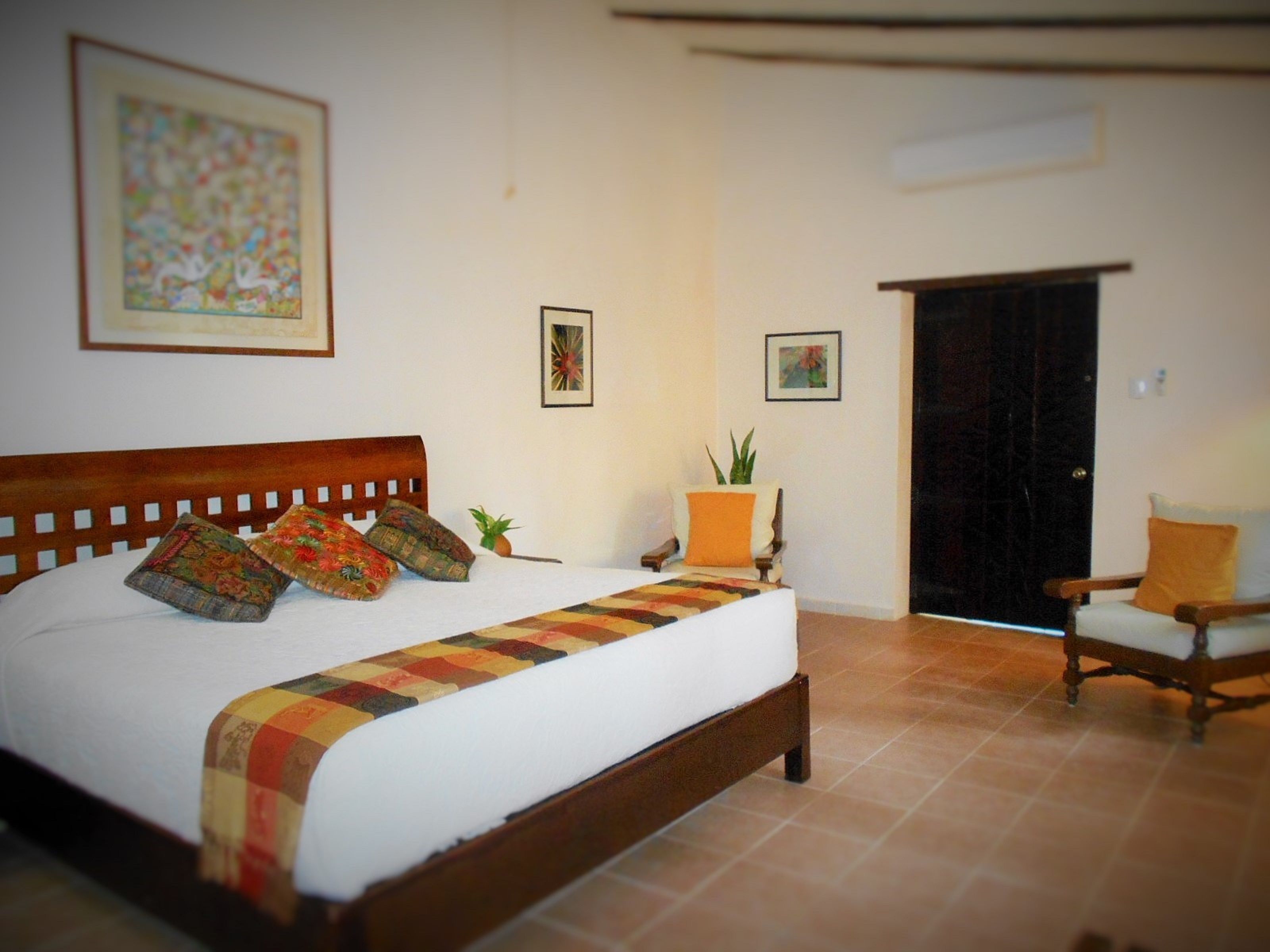 suite, 1 king bed (master) | living area