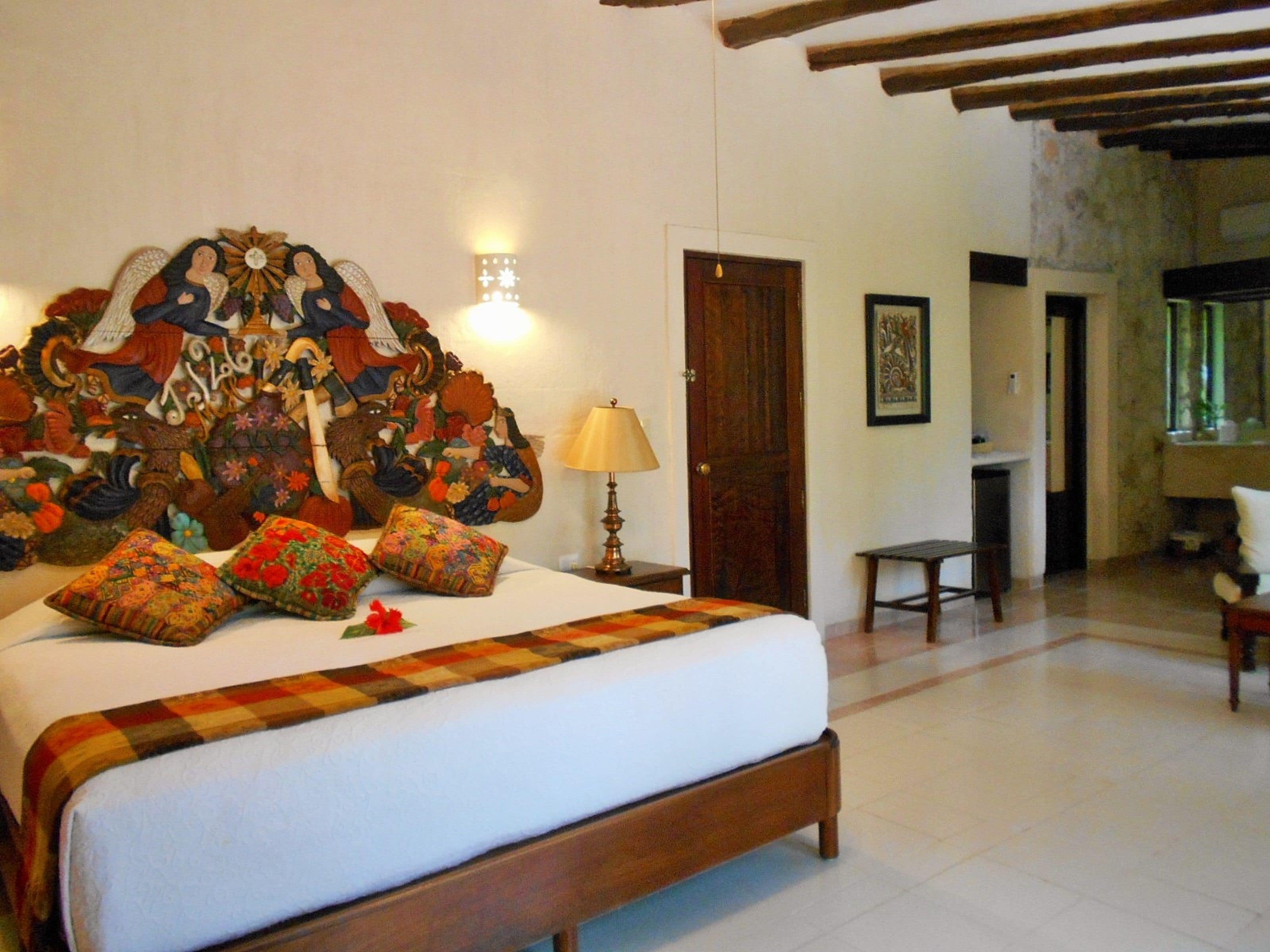 suite, 1 king bed (master) | bed sheets, alarm clocks