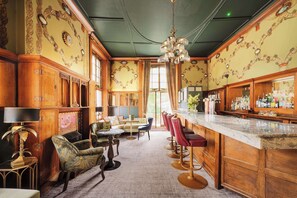Cocktail bar - Elmbank York, Tapestry Collection by Hilton (York)