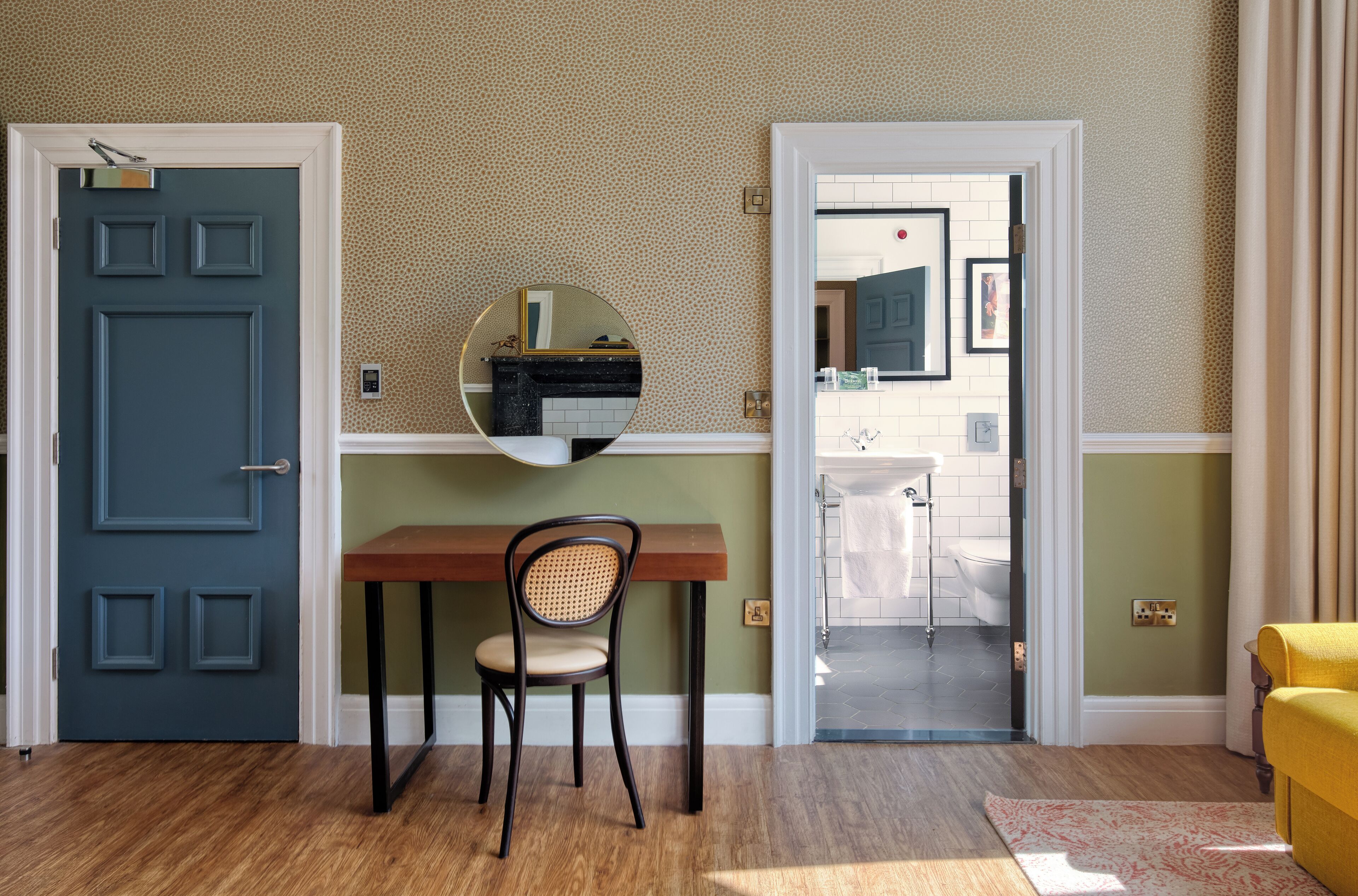 junior suite, 1 king bed (lodge) | 1 bedroom, premium bedding, in-room safe, desk