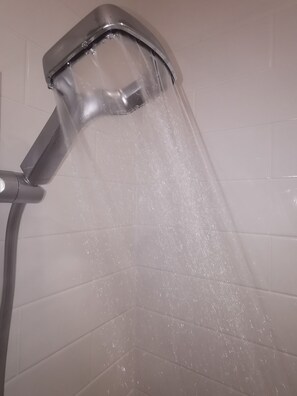 Hand-held showerhead - Adelaide Mansions Serviced Apartments (Adelaide)