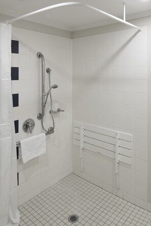 Een douche, een regendouche,  milieuvriendelijk toiletgerief
