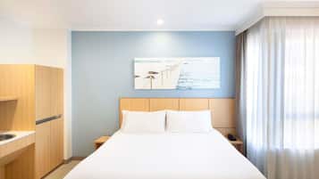 Cofres nos quartos, ferros/tábuas de passar roupa, berços grátis