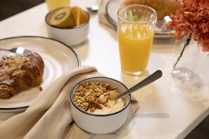 Café da manhã com buffet todos os dias (AUD 26.5 por pessoa) 