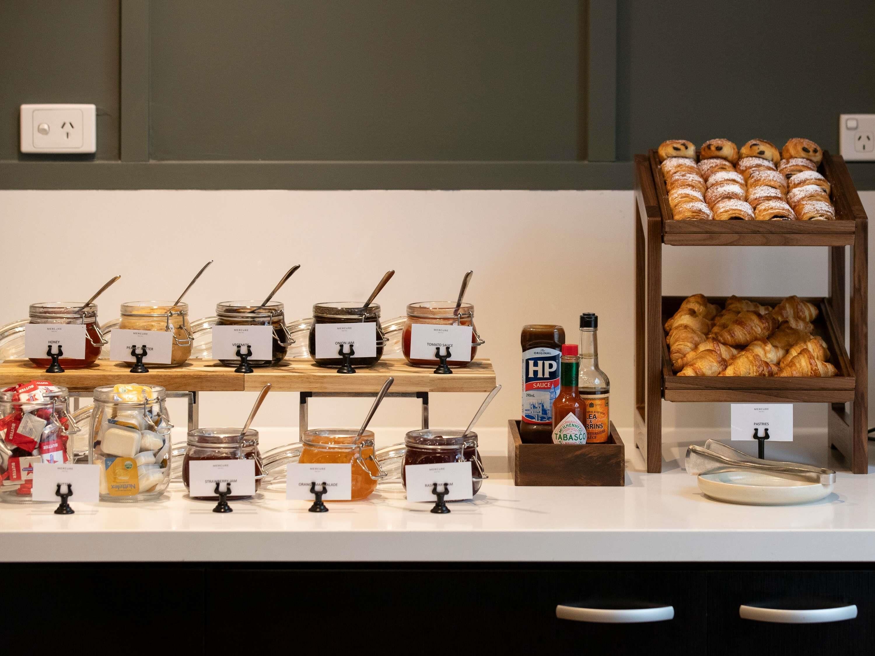 Frokostbuffé hver dag (AUD 26.5 per person)