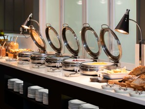 Daily buffet breakfast (AUD 26.5 per person) - Mercure Sydney Manly Warringah (Brookvale)