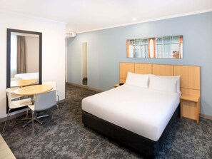 In-room safe, iron/ironing board, free cribs/infant beds, rollaway beds - Mercure Sydney Manly Warringah (Brookvale)
