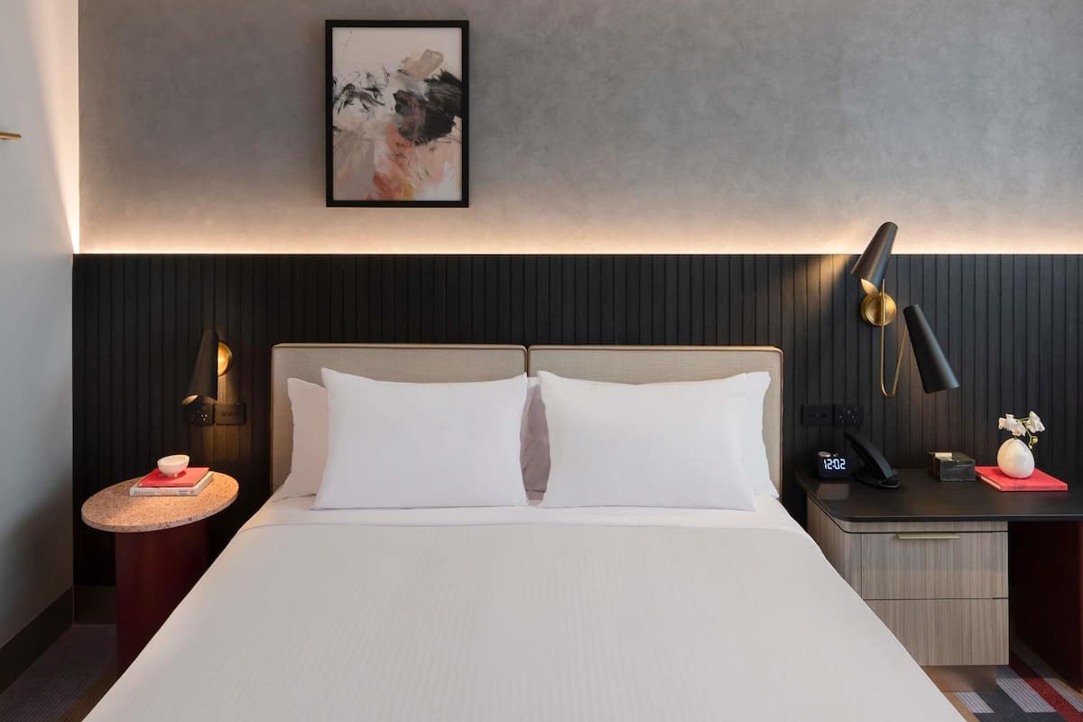 Superior-huone, 1 suuri parisänky | Minibaari, tallelokero huoneessa, työpöytä