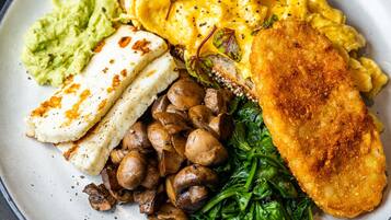 Se ofrece un desayuno a la carta todos los días (por un coste adicional)