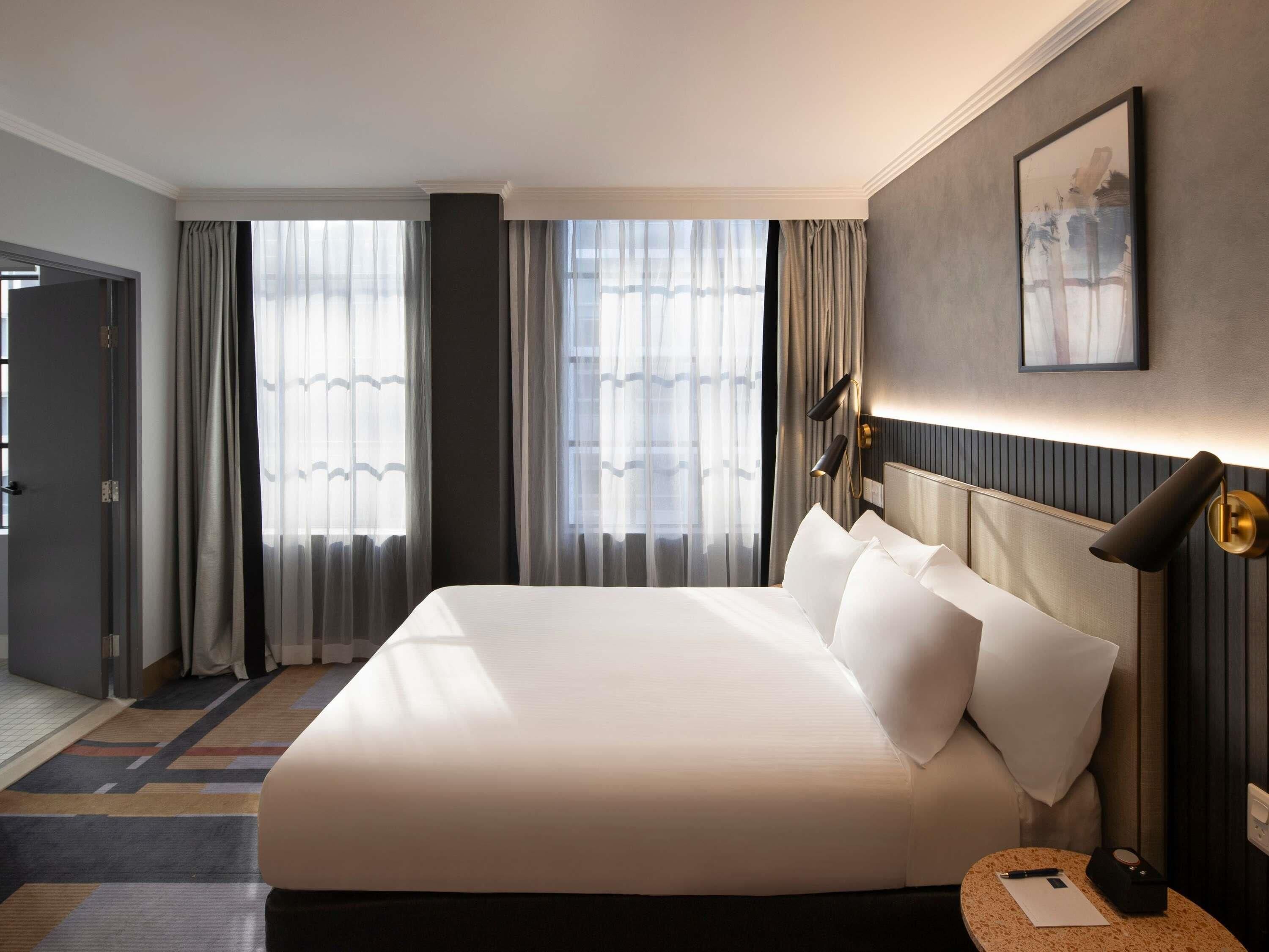 Classic Room, 1 Queen Bed (Accessible) | Minibar, in-room safe, desk, laptop workspace