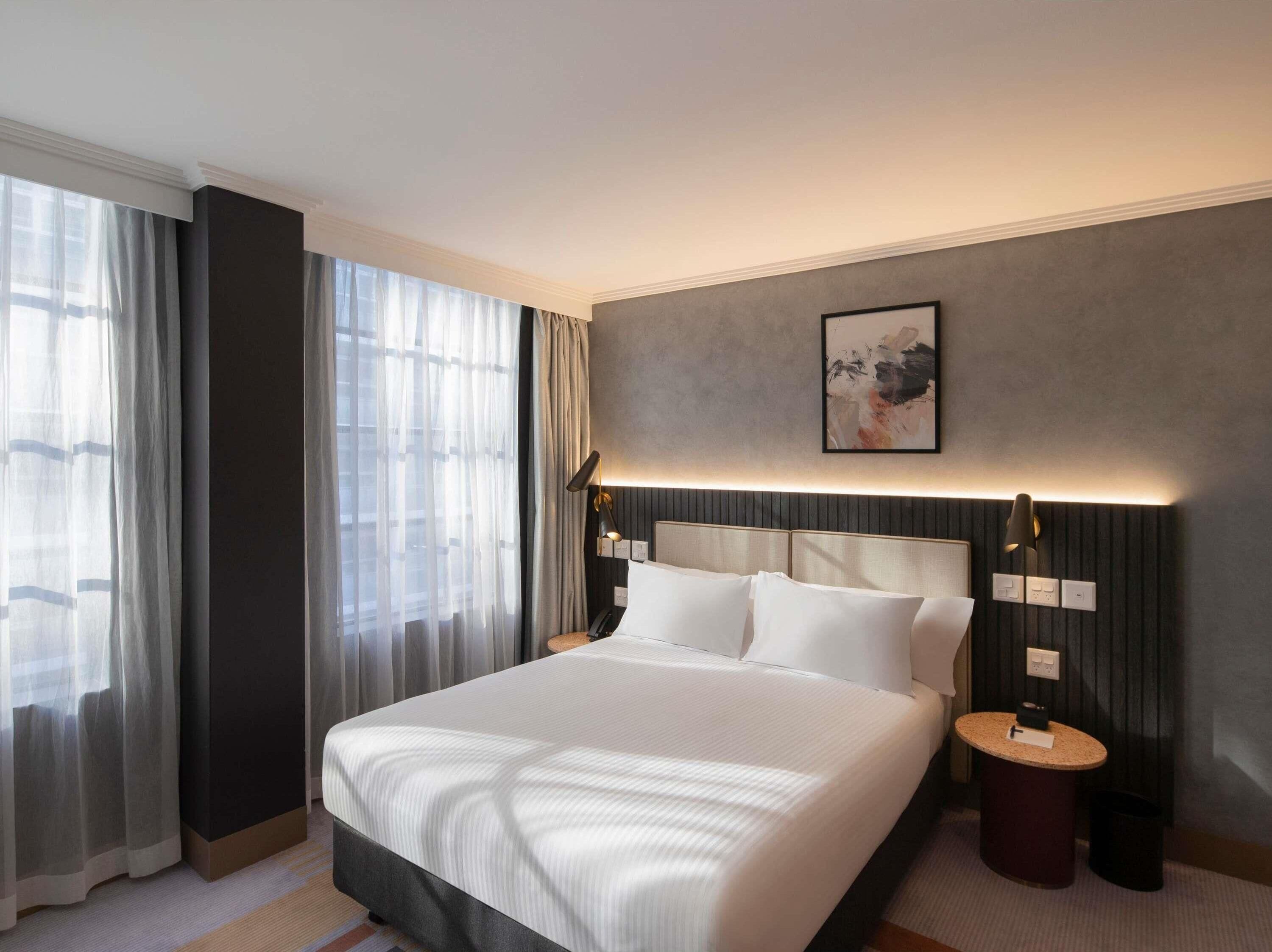 Classic Room, 1 Queen Bed (Accessible) | Minibar, in-room safe, desk, laptop workspace