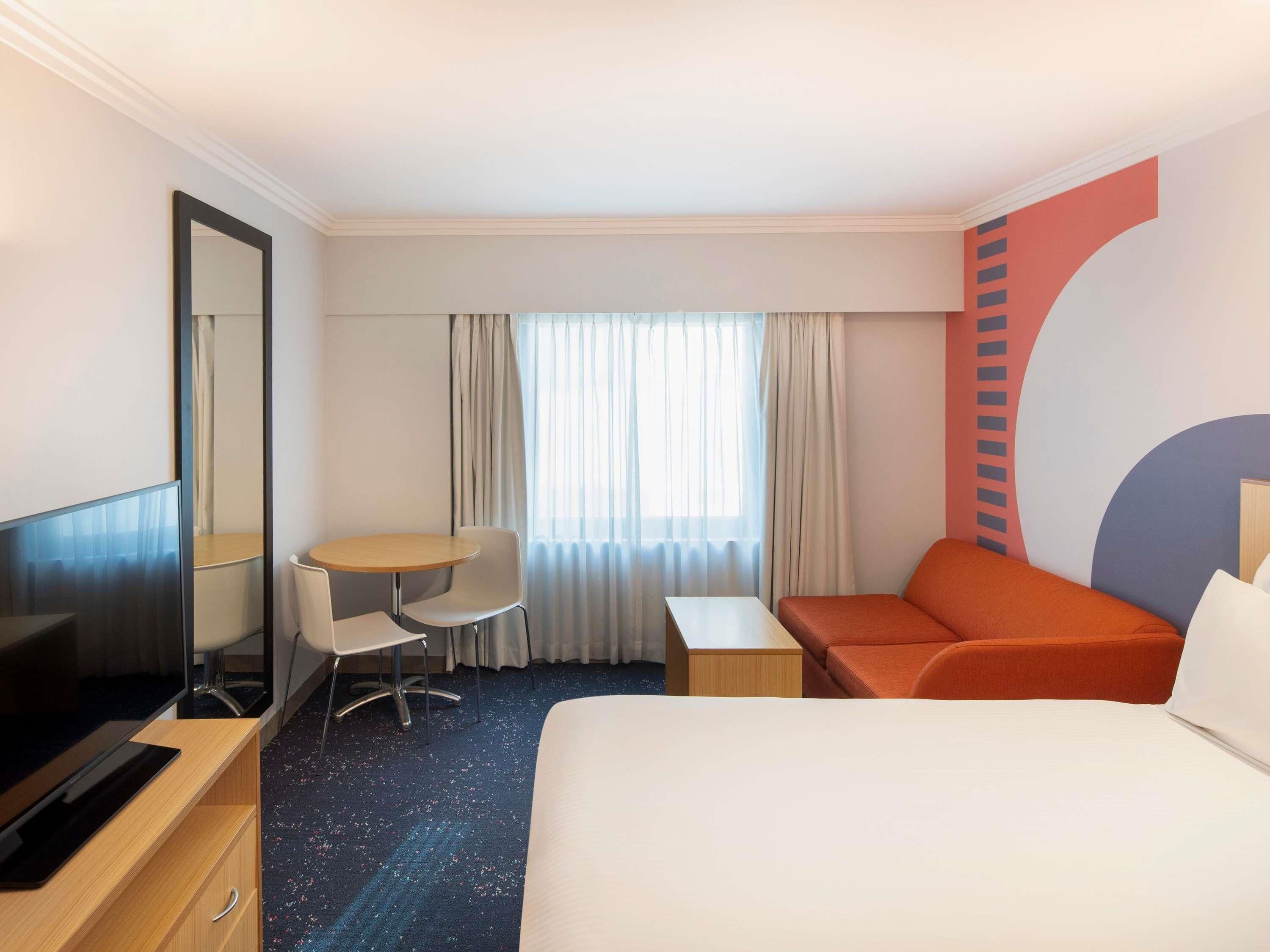 In-room safe, laptop workspace, blackout drapes, iron/ironing board