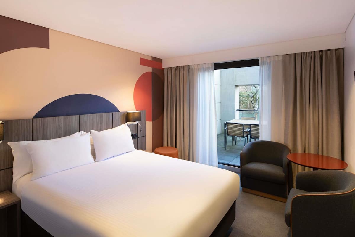 Deluxe Room, 1 Queen Bed, Balcony | 1 bedroom, in-room safe, laptop workspace, blackout curtains