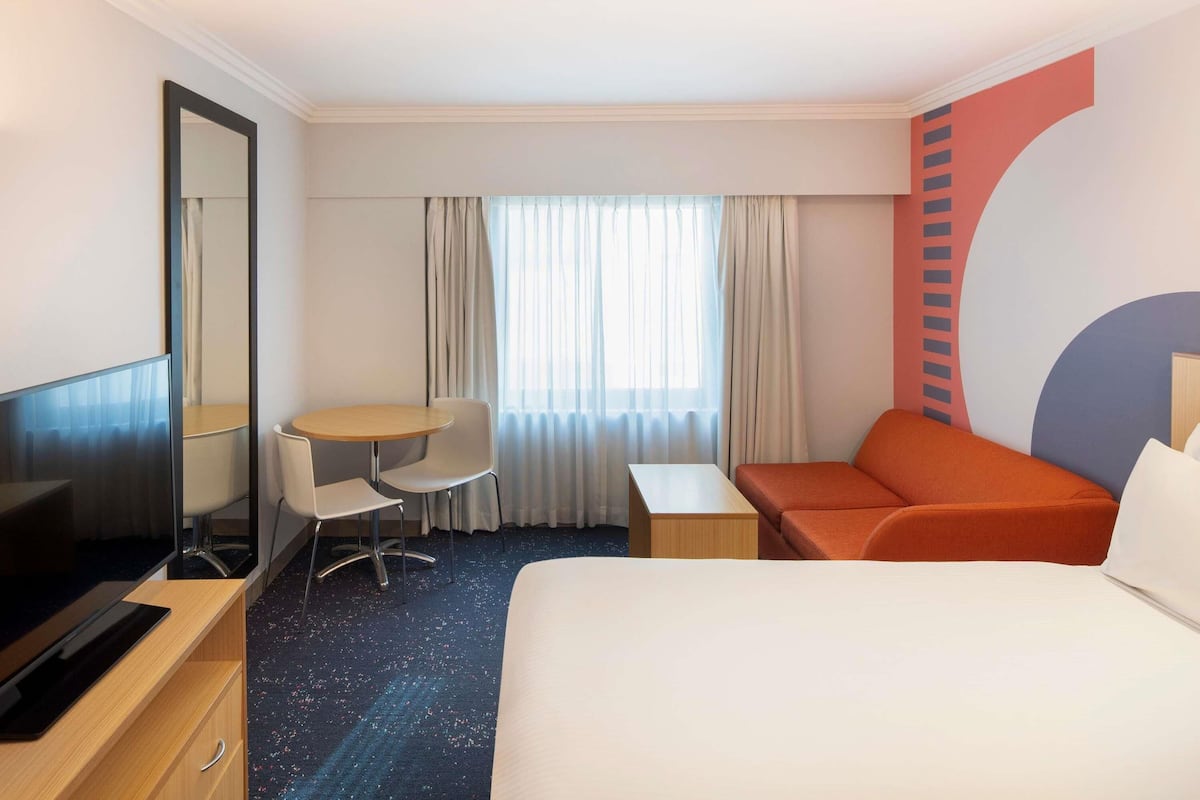 1 bedroom, in-room safe, laptop workspace, blackout drapes