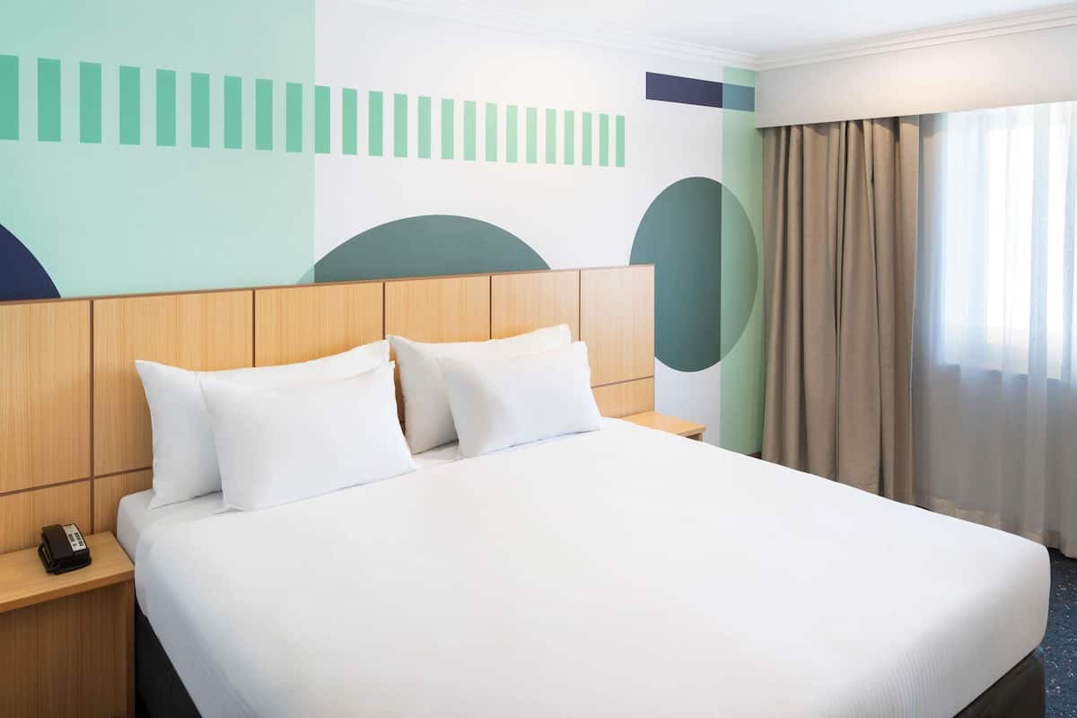 1 bedroom, in-room safe, laptop workspace, blackout curtains