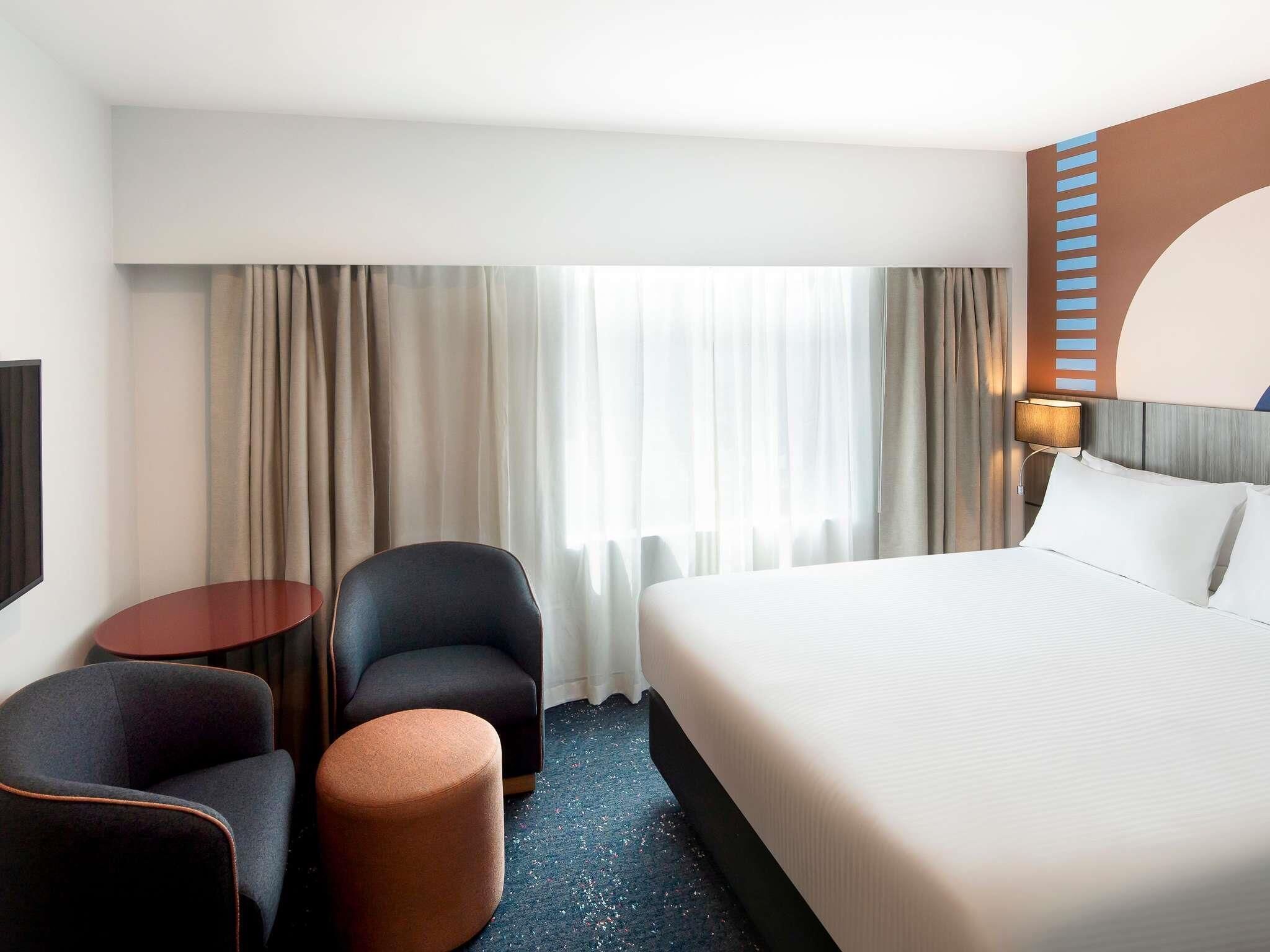 Deluxe Room, 1 King Bed | In-room safe, laptop workspace, blackout drapes, iron/ironing board