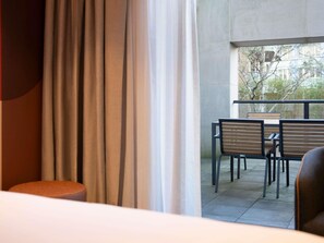 Deluxe Room, 1 Queen Bed, Balcony | Balcony - ibis Styles Sydney Central (Sydney)