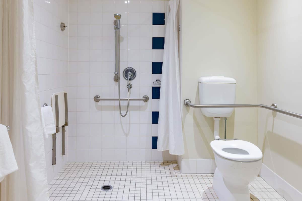 Superior Room, 1 Queen Bed, Accessible | 1 bedroom, in-room safe, laptop workspace, blackout drapes