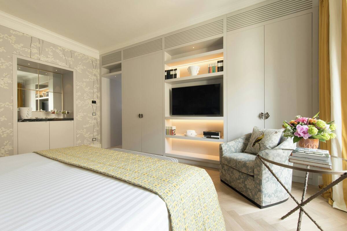 Deluxe Room | Premium bedding, down comforters, pillowtop beds, minibar