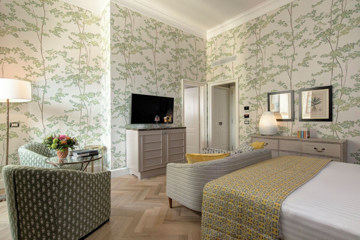 Suite junior | Ropa de cama de alta calidad, edredón, camas con pillow-top y minibar 
