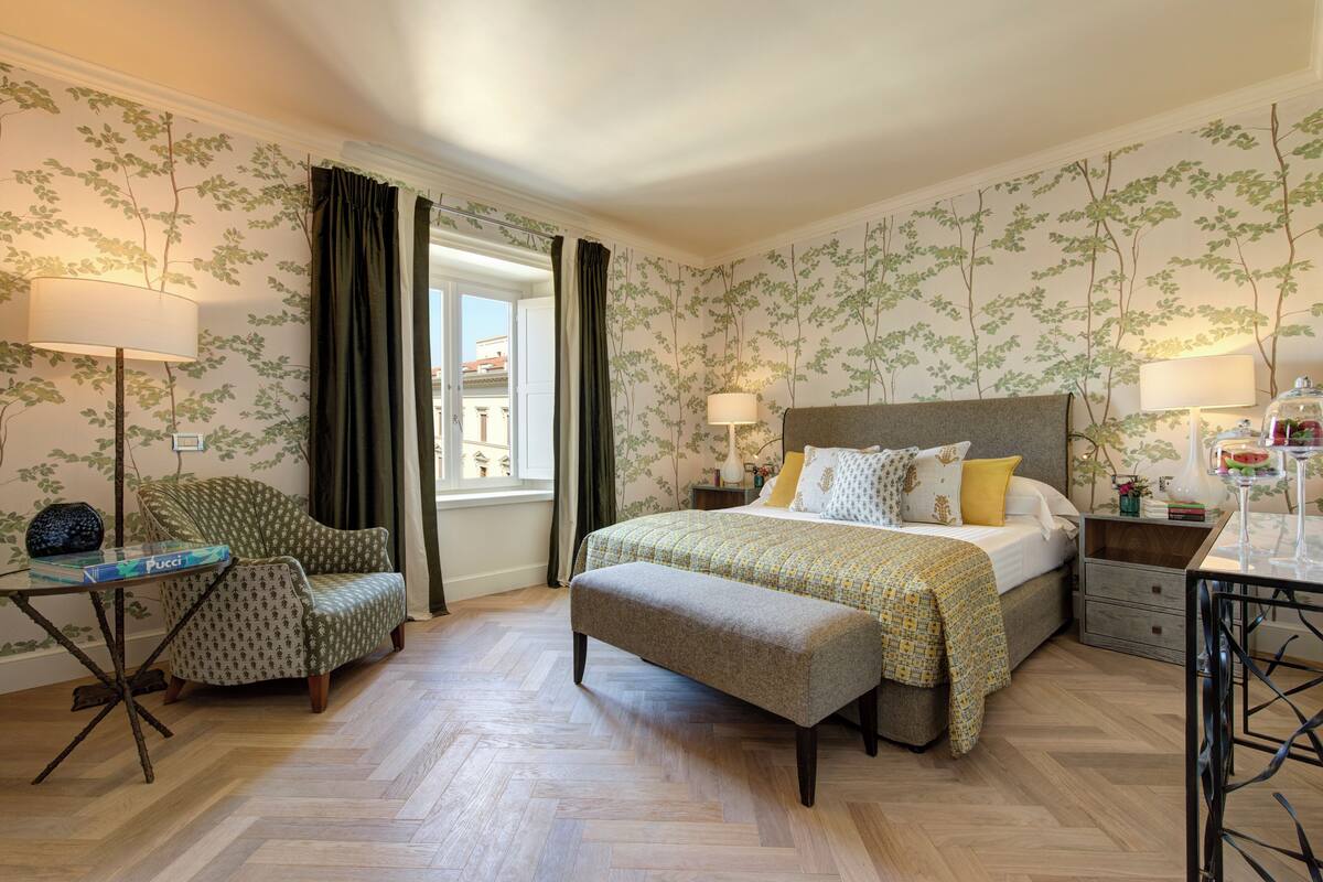 Deluxe Suite | Premium bedding, down comforters, pillowtop beds, minibar