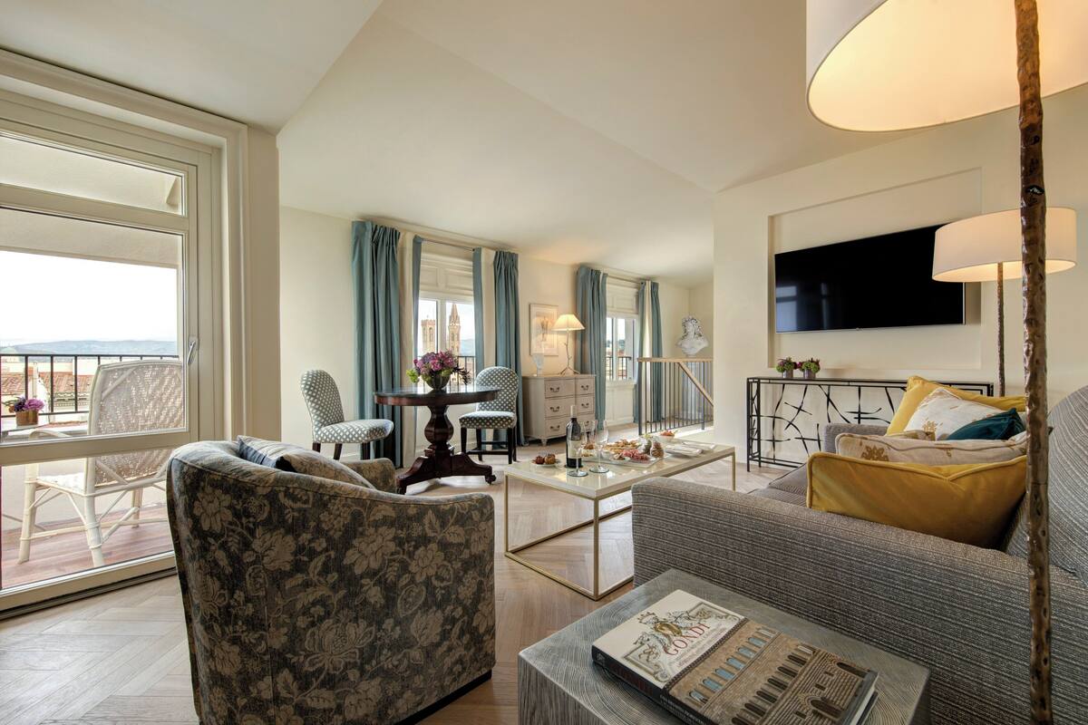 Panoramic Suite | Premium bedding, down comforters, pillowtop beds, minibar