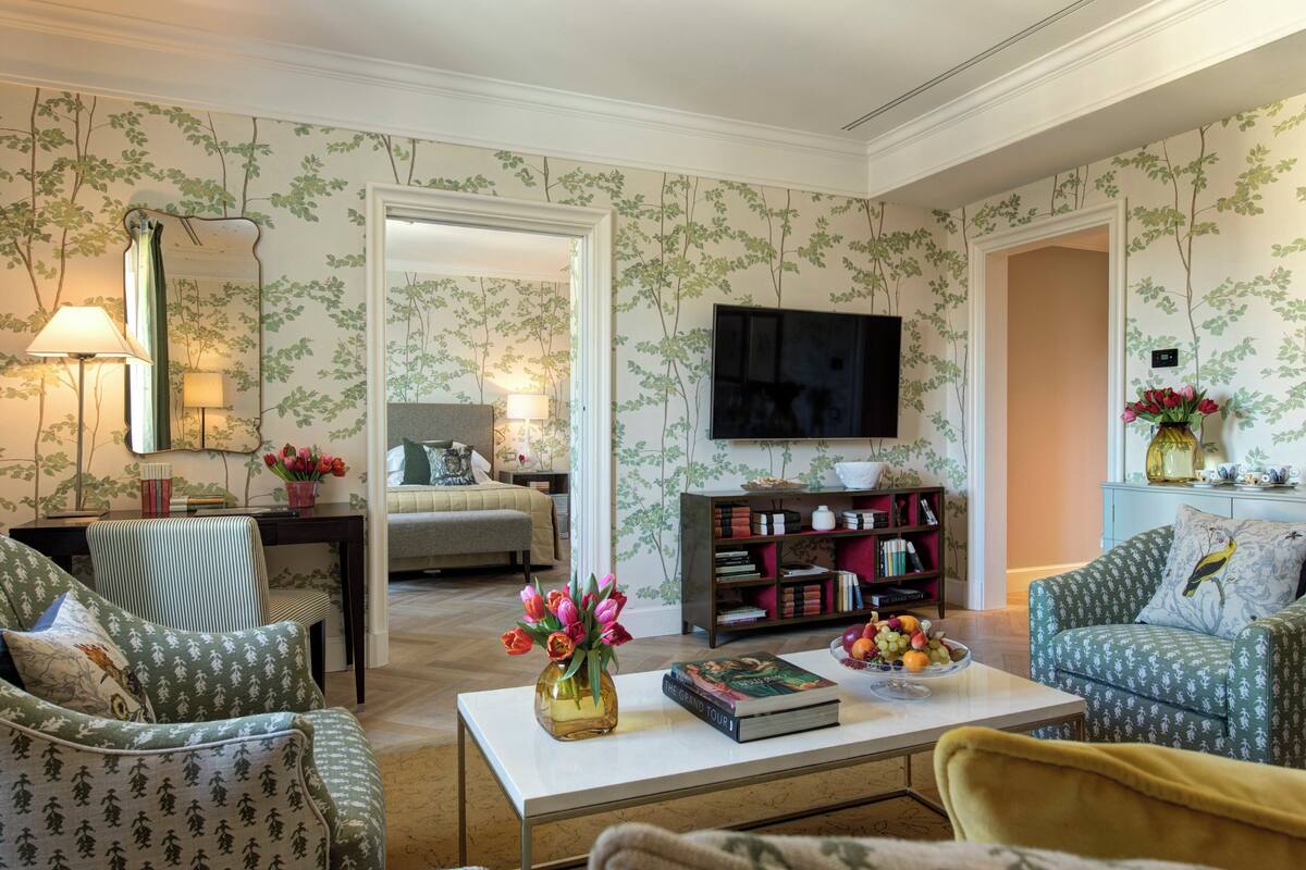 Deluxe Suite | Premium bedding, down comforters, pillowtop beds, minibar
