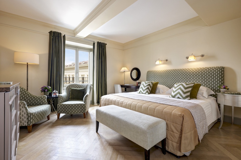 Hotel Savoy by null