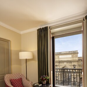 Premium bedding, down duvets, pillow-top beds, minibar - Rocco Forte Hotel Savoy (Florence)