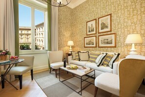 Premium bedding, down duvets, pillow-top beds, minibar - Rocco Forte Hotel Savoy (Florence)