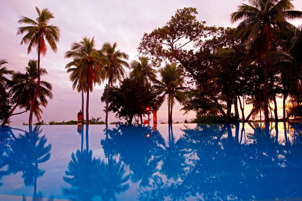 Outdoor pool, pool umbrellas, sun loungers