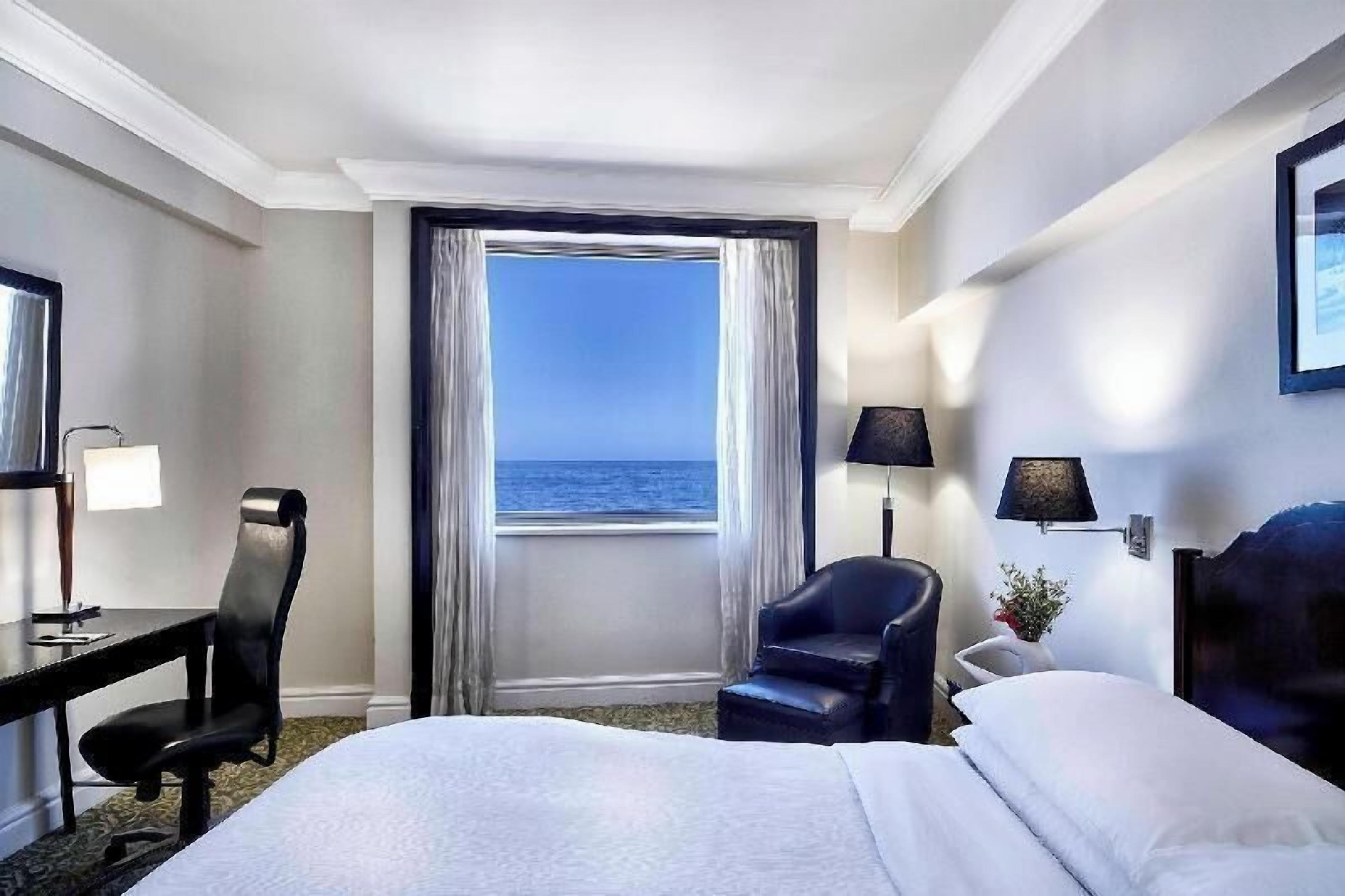 Minibar, in-room safe, desk, laptop workspace