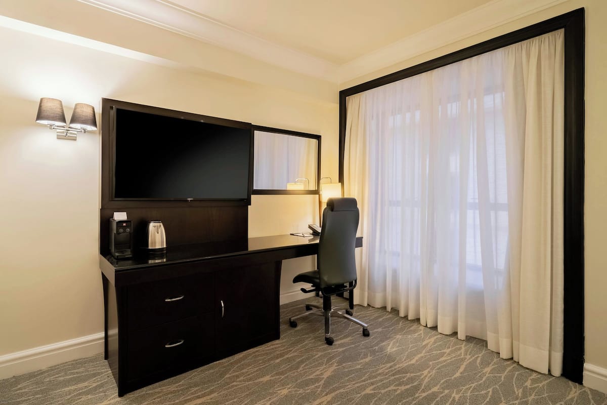 Room, 2 Single Beds | Minibar, in-room safe, desk, laptop workspace