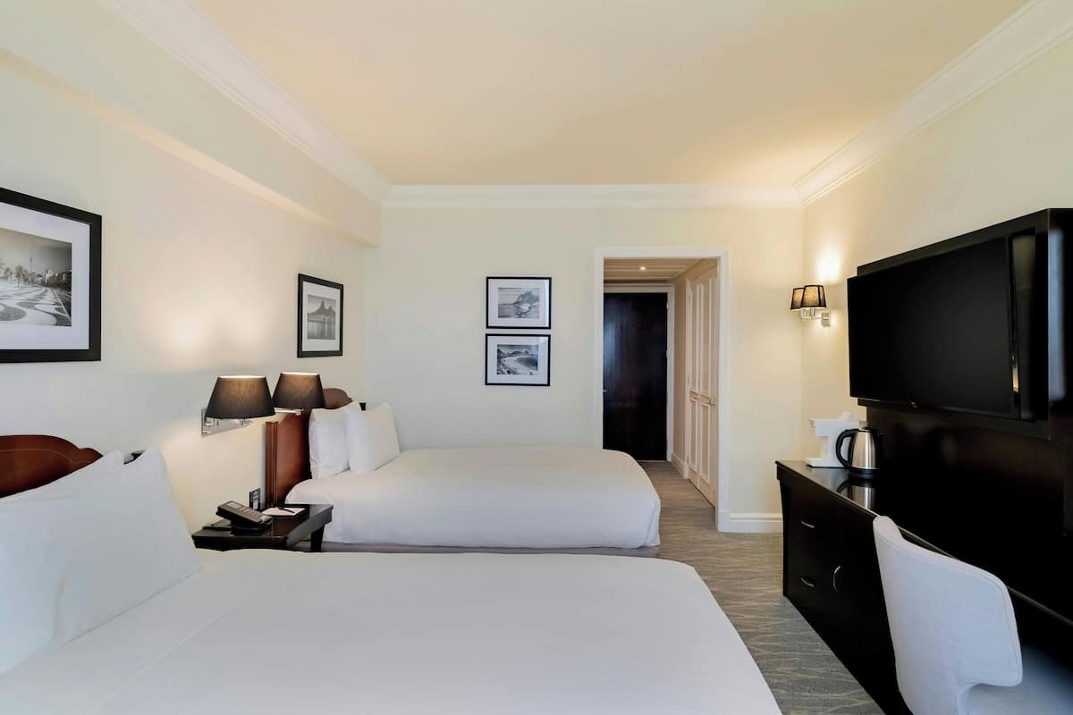 Room, 2 Single Beds, Ocean View | Minibar, in-room safe, desk, laptop workspace