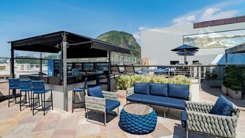 AuĂenpool, Cabañas (kostenlos), Sonnenschirme