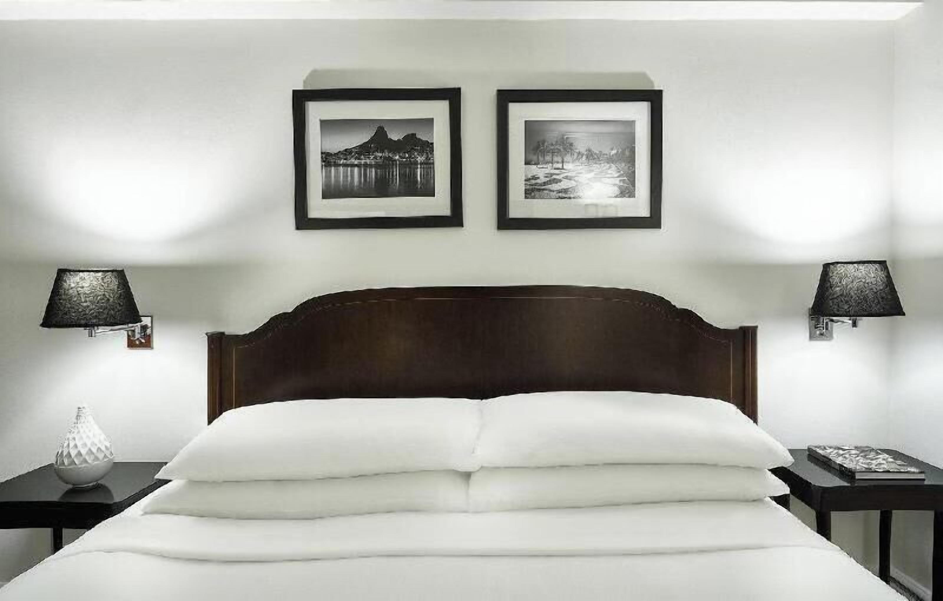 Minibar, in-room safe, desk, laptop workspace