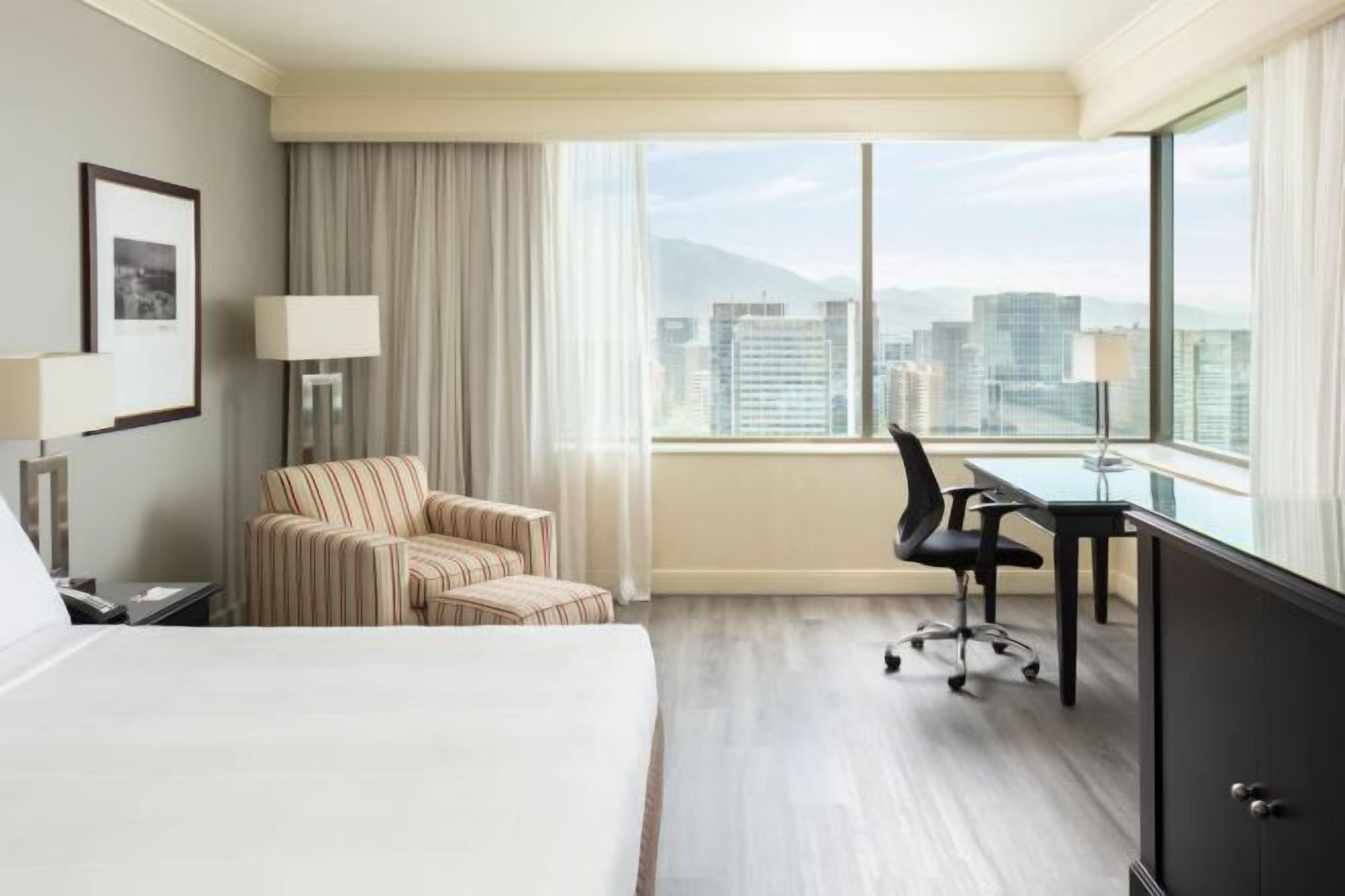 低刺激性寝具、ミニバー、セーフティボックス (室内)、デスク