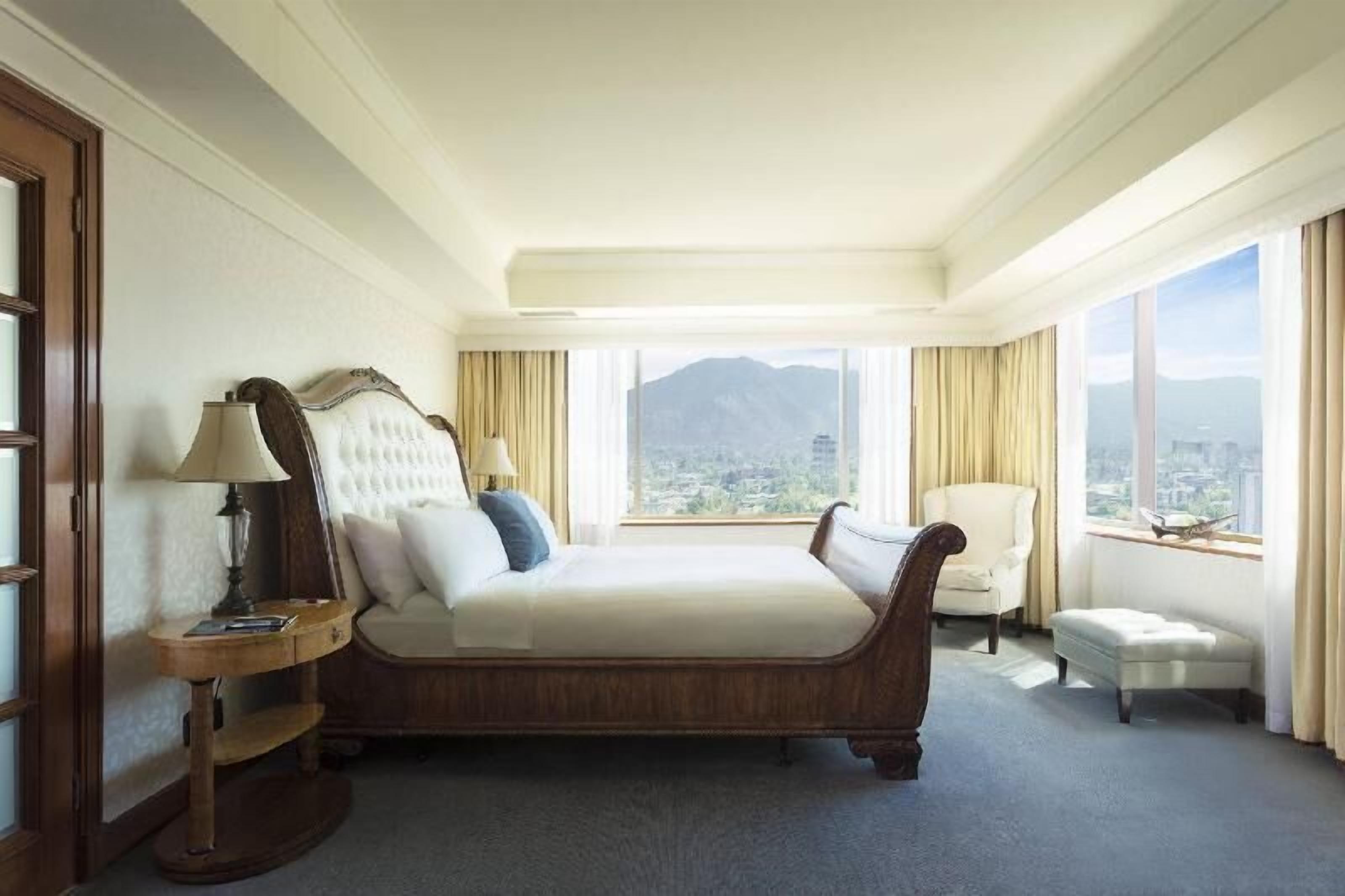 Literie hypoallergénique, minibar, coffres-forts dans les chambres