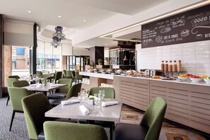 Daily cooked-to-order breakfast for a fee - Vancouver Airport Marriott (Richmond)