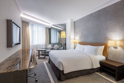 Gateway, Marco Polo Hotel