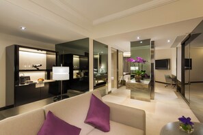 Superior suite | 1 slaapkamer, een gratis minibar, een kluis op de kamer, een bureau
