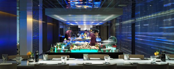 Breakfast, lunch, dinner served; international cuisine 