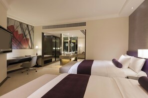 Continental Superior Suite with The Continental Club Lounge Access | In-room safe, desk, blackout drapes, iron/ironing board - Gateway, Marco Polo Hotel (Kowloon)