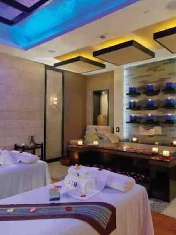 Sauna, hot tub, body treatments, facials, 5 treatment rooms