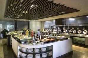 Daily buffet breakfast (PHP 950 per person)