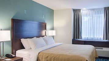 Colchones con pillow-top, escritorio y cortinas blackout