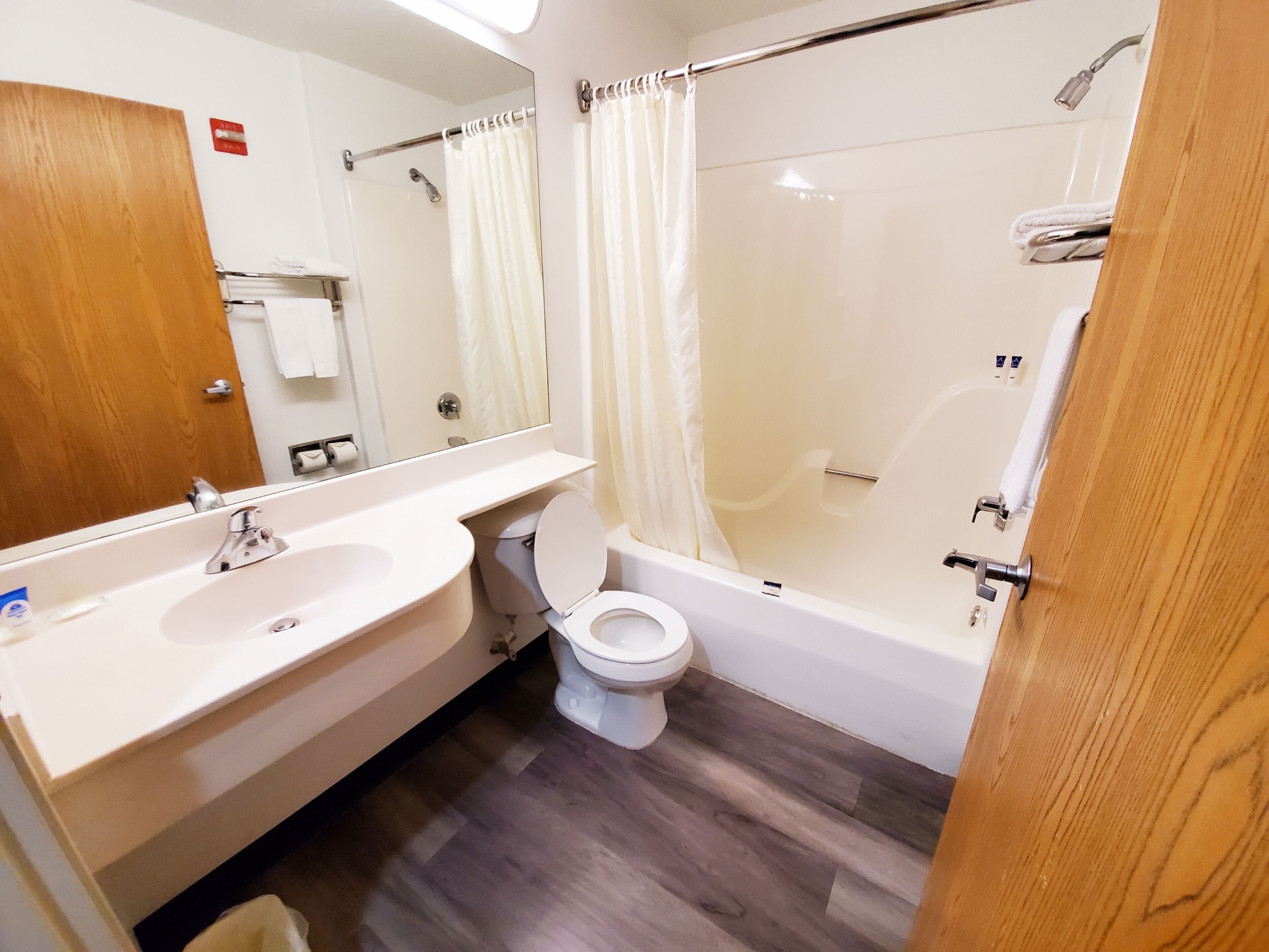 Americas Best Value Inn & Suites Racine